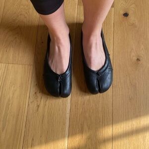 Black Tabi Ballet Flats